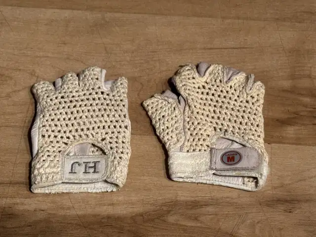 Everlast weighted gloves for sale in Exercise Equipment in Penticton - Image 3