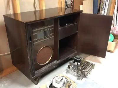 Beautiful Art Deco styled radio and phono console - Complete system, knobs, etc. - Includes all the...