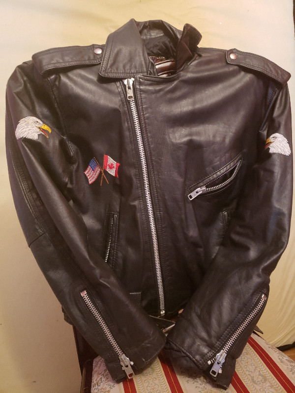 Leather jacket in Men's in Gatineau - Image 2