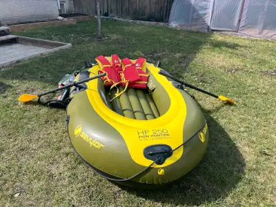 Sevylor fish hunter hf 250 inflatable boat, with 2paddles, 2life jackets, 1 Coleman air pump. Used o...
