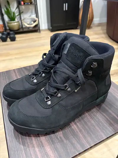 Supertrek GV Asolo Hikers Size: US Men’s 9 / Women’s 10 Practically brand new. Only worn once on a h...