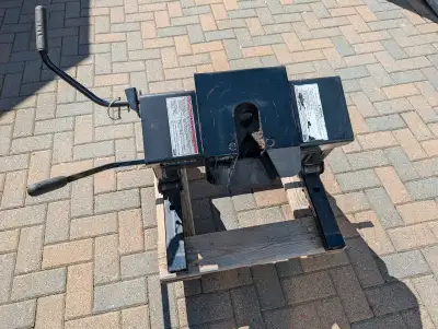 Selling a 5th wheel sliding hitch. Bough a non-sliding for new truck and no longer use this one.