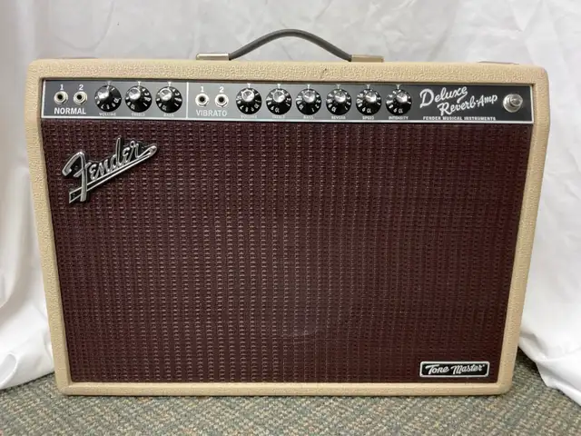 FENDER TONE MASTER DELUXE REVERB AMP in Amps & Pedals in North Bay - Image 2