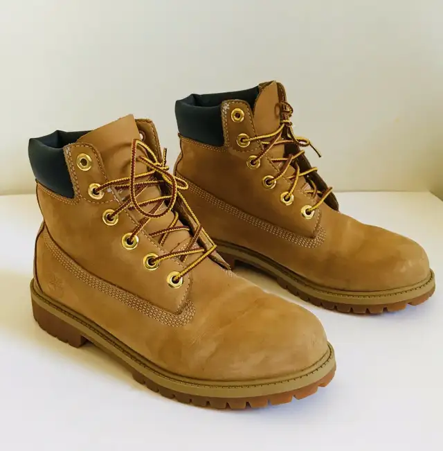 Timberland Boots Classic Wheat ⎮ Womens 8 US / Mens 7 in Women's - Shoes in Mississauga / Peel Region - Image 2