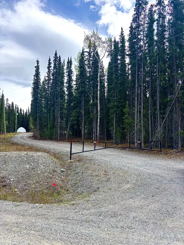 Property for Sale-Prime acreage Cousins Airstrip Whitehorse area in Land for Sale in Whitehorse - Image 2