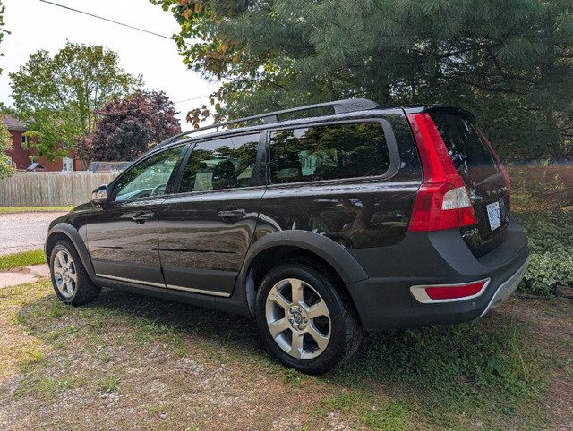 2010 Volvo XC70 3.2L AWD in Cars & Trucks in Grand Bend - Image 2