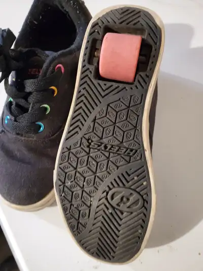 Heely's - Girls sz 1, View more