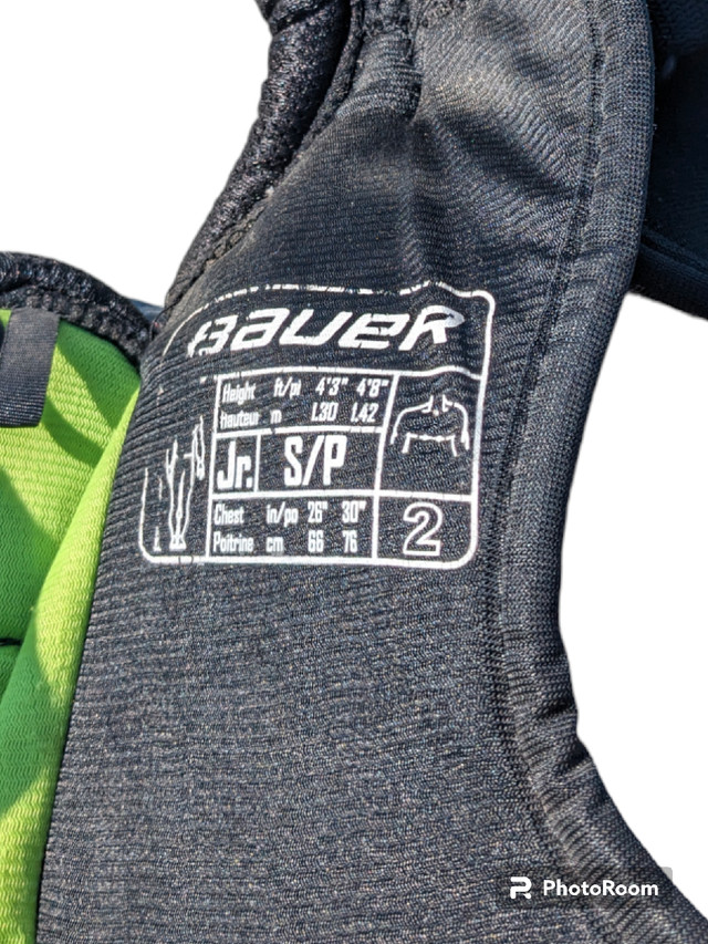 I deliver, Bauer hockey shoulder chest pad men's size small in Hobbies & Crafts in St. Albert - Image 4