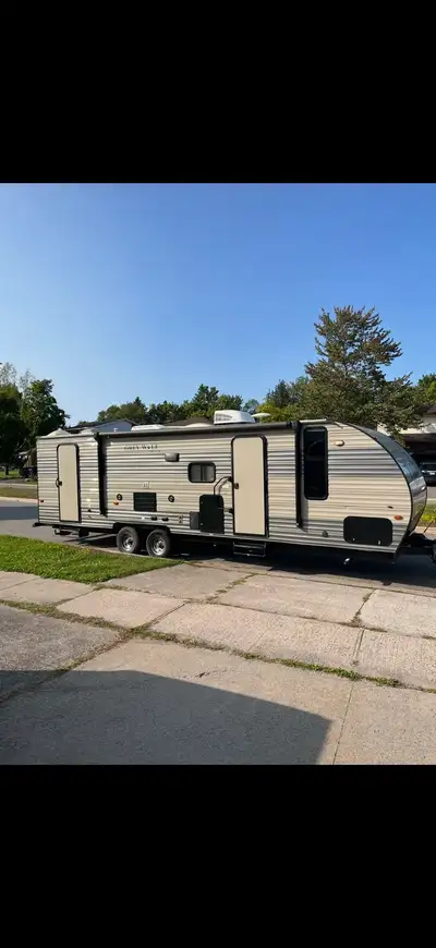 2018 Forest River Cherokee Grey Wolf 26DBH travel trailer features a rear double over double bunk fl...
