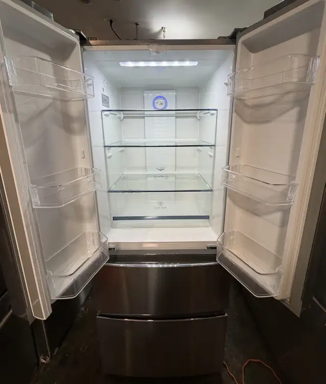 Haier 28” fridge - delivery possible  in Refrigerators in West Island - Image 4