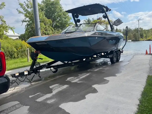 2024 Malibu 23 LSV Wakesetter in Powerboats & Motorboats in Oshawa / Durham Region - Image 2