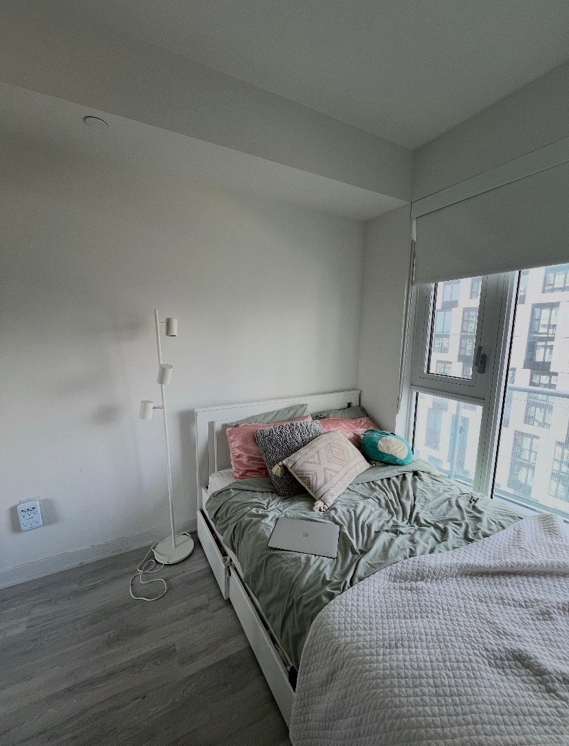One bedroom+ private washroom close to Eaton Center 5