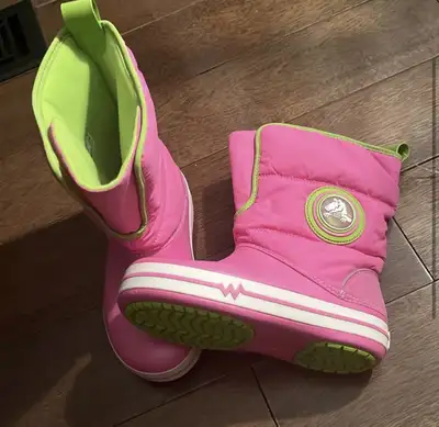 Crocs Winter Puff Boots girls size j3, View more