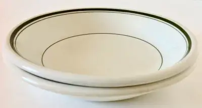 LIRE JUSQU'À LA FIN DU TEXTE. Vintage 1960. Collection. Assiettes creuses de type "restaurant". Herc...