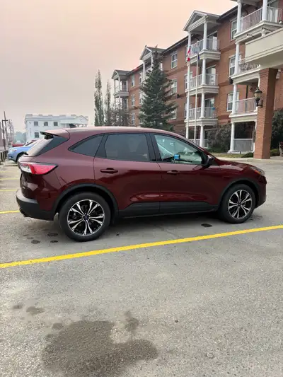 Selling my 2021 Ford Escape 1.5L Turbo for $27,000 Low mileage for the year Lots of space in the tru...