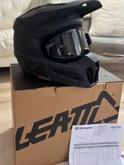 Leatt Moto 3.5 Helmet neuf avec facture. Parfaites conditions.. Jamais utilisé. Couleur noir. Grande...