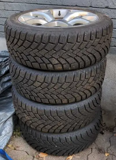 A set of 215/50 R17 winter tires in excellent condition. Mounted on aluminum alloy rims. Deep tread,...