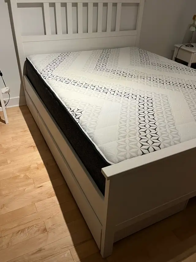 Structure de lit queen in Beds & Mattresses in Longueuil / South Shore - Image 3