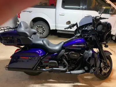 2020 ultra limited this is basically a 2 in 1 bike as it has a quick detach tour pack making it look...