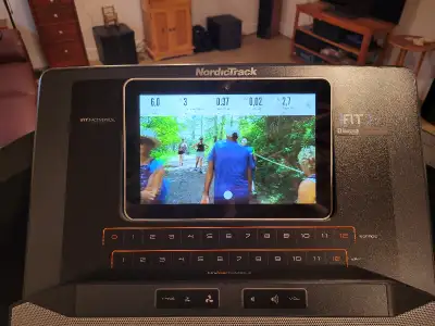 tapis roulant nordic track elite 1000 avec moniteur cardiac ifit valeur de 1,499.00