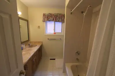 Rooms available for rent near Square One