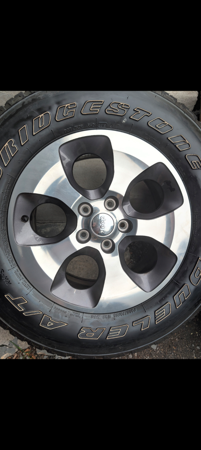 Brand new OEM Jeep Wrangler JL 5 X 255/70R18 112S Bridgestone Dueler A/T RH-S on rims with tpm senso...