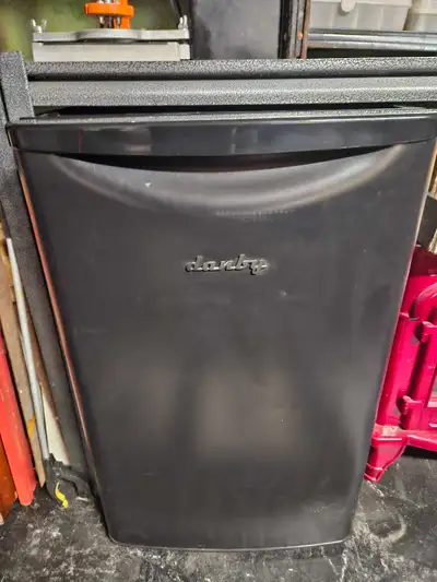petit frigidaire danby 200$, View more
