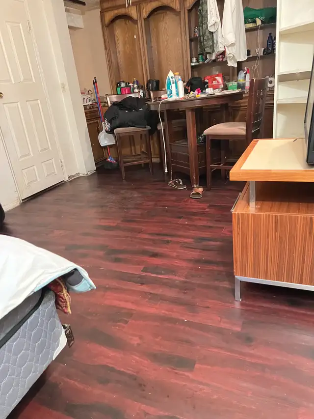 5 min walk to Whitehorn Ctrain / 15 min Downtown / Near Airport