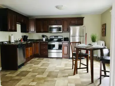 WINTER RENTALS AVAILABLE FOR THIS BEAUTIFULLY FURNISHED ONE BEDROOM UNIT LOCATED IN DOWNTOWN CHARLOT...
