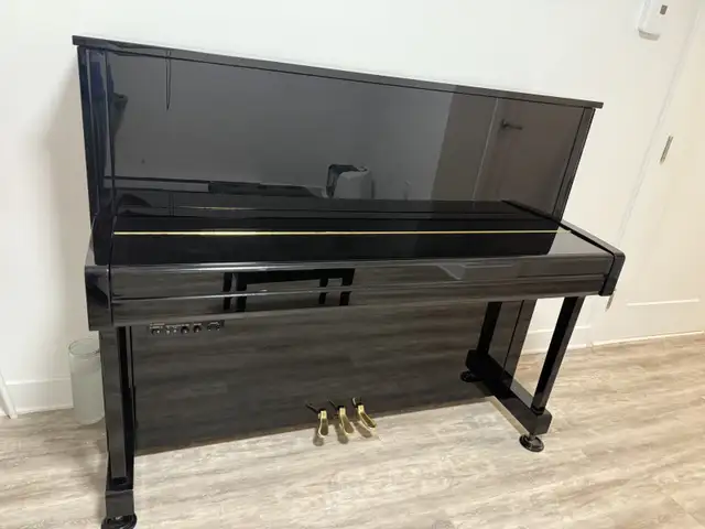 Yamaha B3 SG2 Silent Upright Piano in Pianos & Keyboards in City of Montréal - Image 2