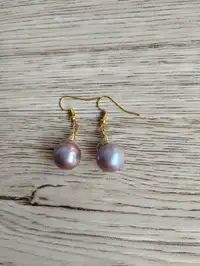 Hand Made Freshwater pearls earring and ear hook for sale 
