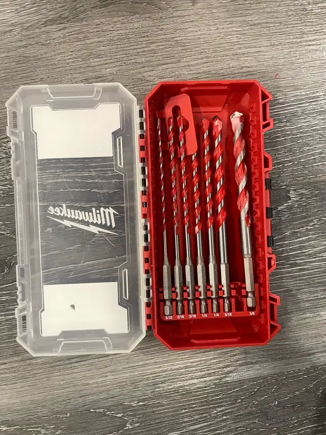 M18 Milwaukee Drill and Concrete Drill bits, 1 drill bit missing in Power Tools in Muskoka - Image 4