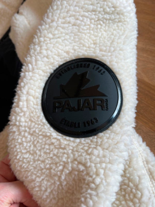 Pajar en faux Sherpa dans Jouets et jeux  à Ville de Montréal - Image 4
