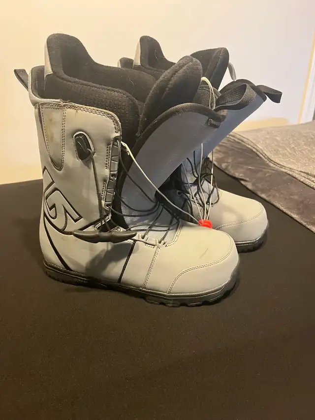 Burton Imprint Snowboard boots size 11 in Snowboard in Edmonton - Image 3