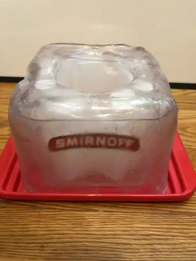 Yes, you need this. Pick up in Alta Vista. Vintage Ice Block on tray corrals 4 ice packs to keep a b...