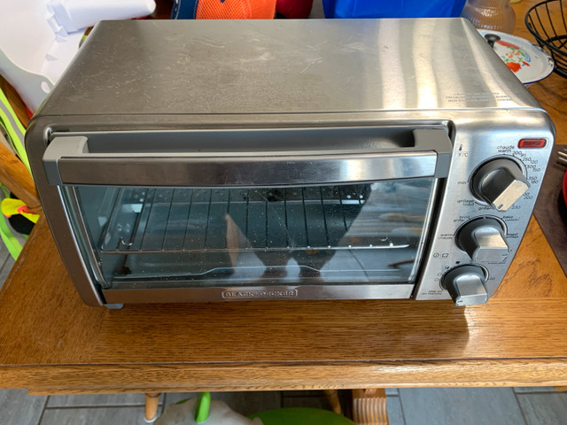 Black and Decker Toaster oven in Toasters & Toaster Ovens in Grande Prairie