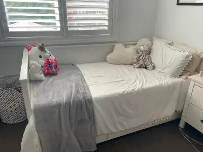 IKEA Day Bed with 3 drawers/2 mattresses