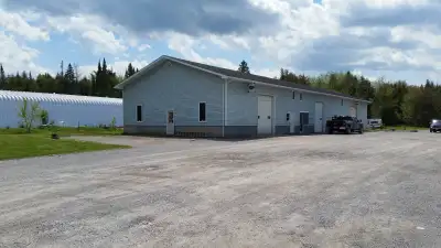 1600 sq foot commercial shop for rent Available immeiately In Fenelon falls Office space bathroom ro...