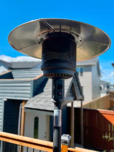 Stainless cap (32" diametre), fully weighted base, simple operation. Unit is 96" tall. 46,000 BTU. F...