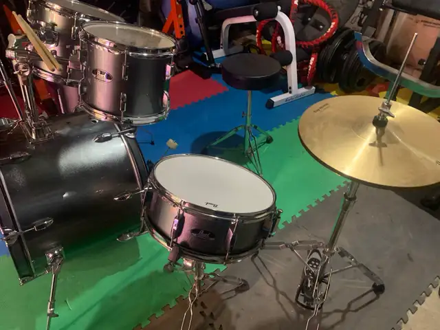 Pearl Roadshow Drum Set in Drums & Percussion in Barrie - Image 8