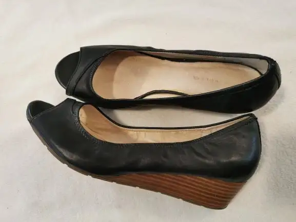 Size 8.5 shoes in Women's - Shoes in Guelph - Image 6