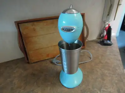 Hamilton Beach Eclectrics Beach Baby Blue 65120 Pro All-Metal Drink Mixer, Retro look Used twice for...