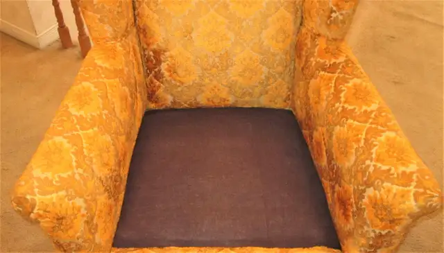 Mid-Century Wingback Arm Chair Original Velveteen Upholstery in Chairs & Recliners in Markham / York Region - Image 10