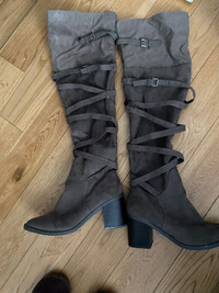 Suede knee high boots sz8