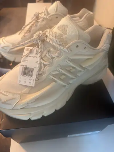 Pharrell x adidas Adistar Jellyfish 'Triple White' | M, View more