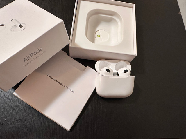 AirPods ( 3nd generation ) in Speakers, Headsets & Mics in Gatineau