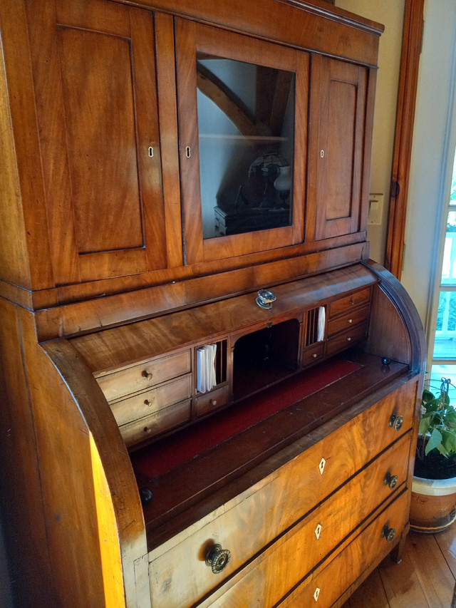 Antique Mahogany Desk  in Desks in Owen Sound - Image 2