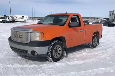 For Sale: 2008 GMC Sierra Reg Cab 313xxxkms 2WD 3 seater 4.8L 6.5’ Box 8 ply tires New Front and Rea...