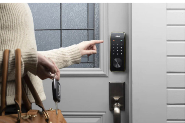 Lock smart touchscreen  in Security Systems in Markham / York Region - Image 2