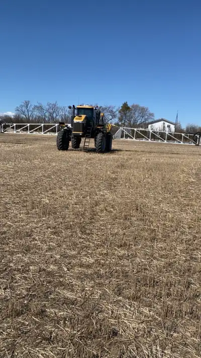 Rogator 1100 sprayer 1100 gallon ss tank Auto steer Auto boom 150ft aluminum booms 5 way nozzle body...